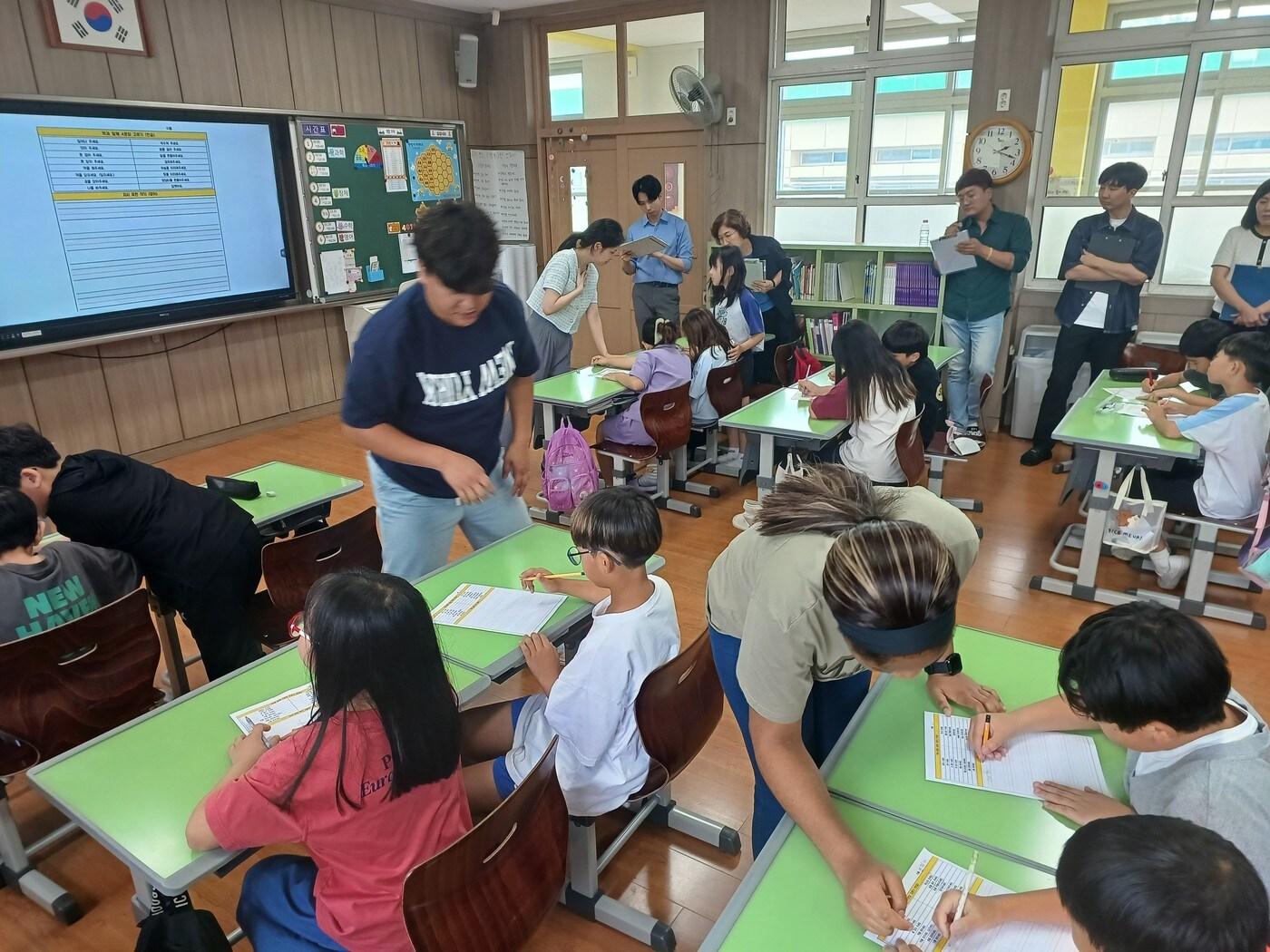 본문 이미지 - 충남교육청이 시행한 혁신학교 평가 모습.(충남교육청 제공. 재판매 및 DB금지)/뉴스1 