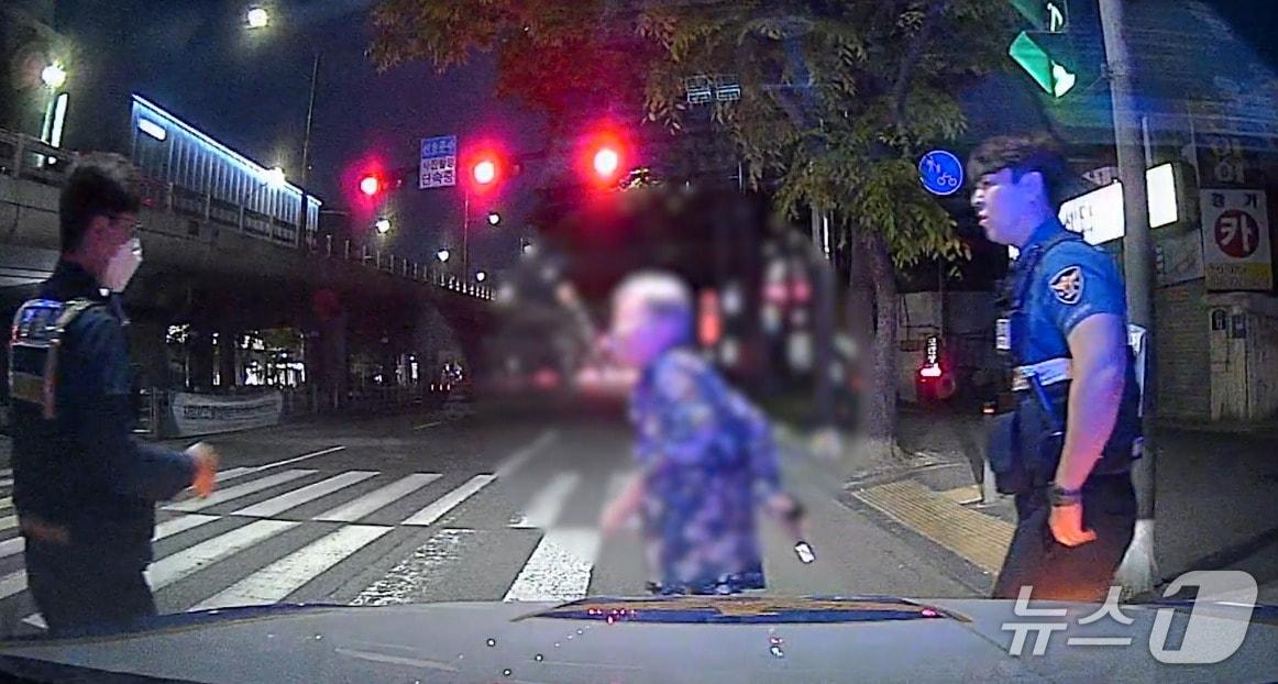 본문 이미지 - A 씨 구조 현장. (성남중원경찰서 제공. 재판매 및 DB 금지) 2025.7.2/뉴스1