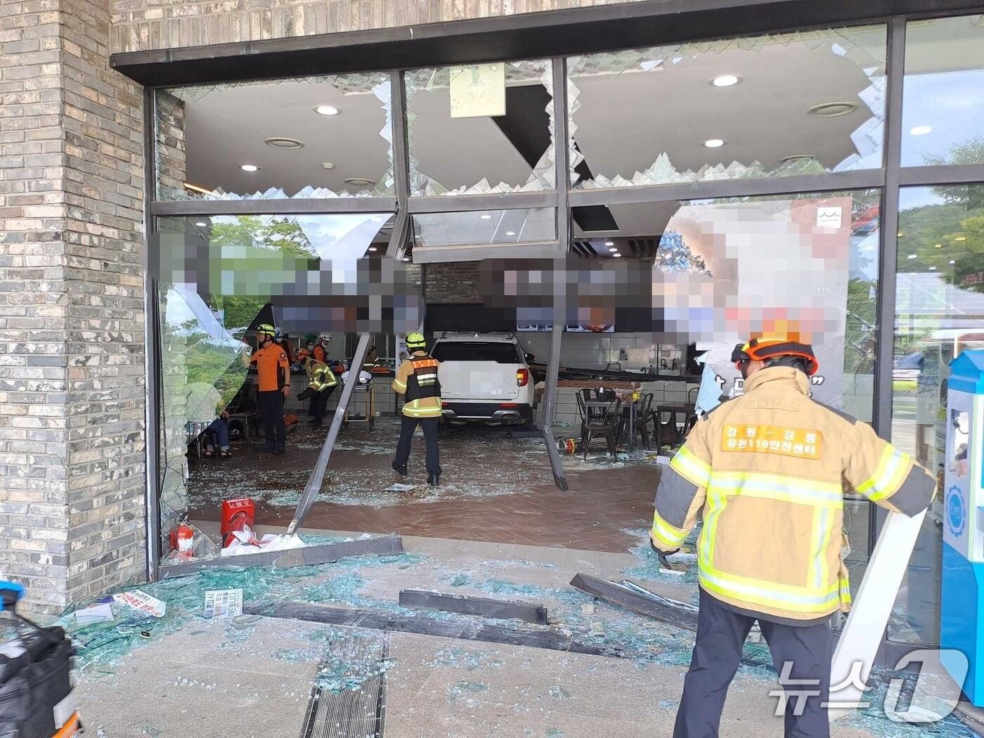 본문 이미지 - 강원 강릉 성산면 보광리 영동고속도로 대관령휴게소 사고 현장.(강원도소방본부 제공, 재판매 및 DB금지)