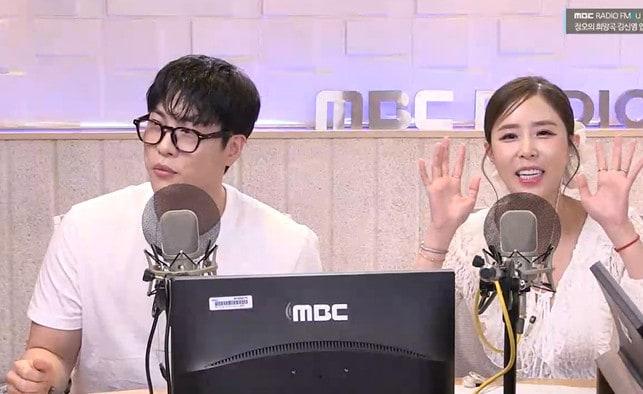 본문 이미지 - 가수 신지, 문원 / MBC 라디오 정오의 희망곡 보이는 라디오 캡처