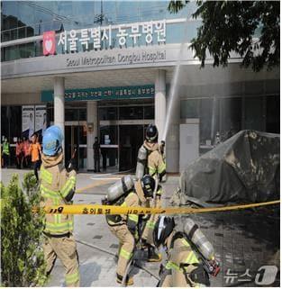 본문 이미지 - 서울시립병원에서 진행된 민·관 합동소방훈련.(서울시 제공)