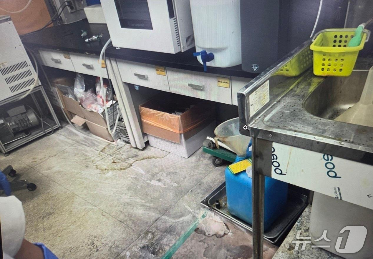 본문 이미지 - 2일 오전 10시22분께 충남대학교 산학연교육연구관에서 폭발이 발생해 20대 1명이 화상을 입었다.(대전소방본부 제공) /뉴스1