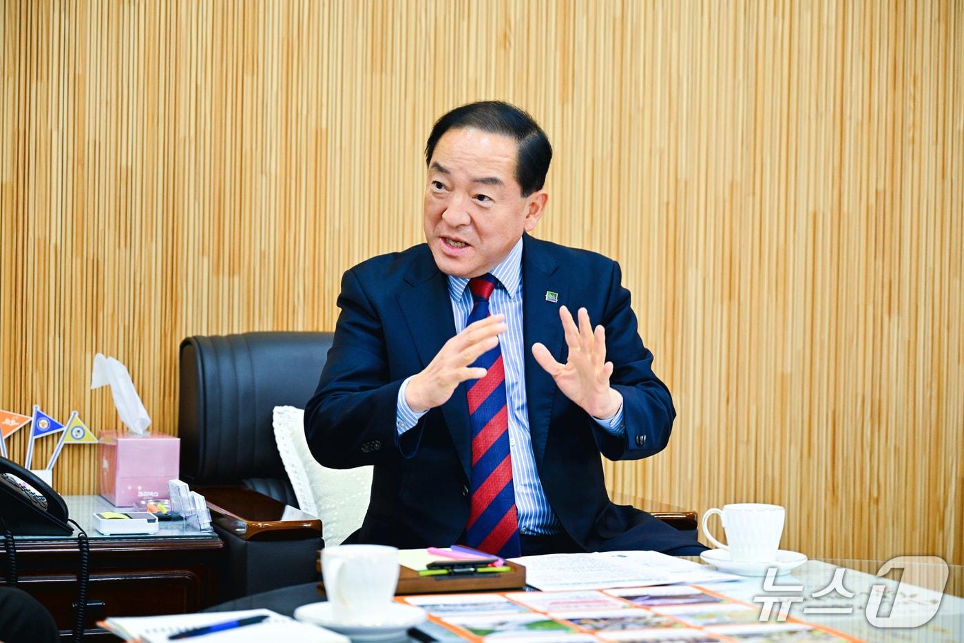 이병선 강원 속초시장이 뉴스1과 민선 8기 3주년 기념 인터뷰를 하고 있다.&#40;속초시 제공, 재판매 및 DB 금지&#41;