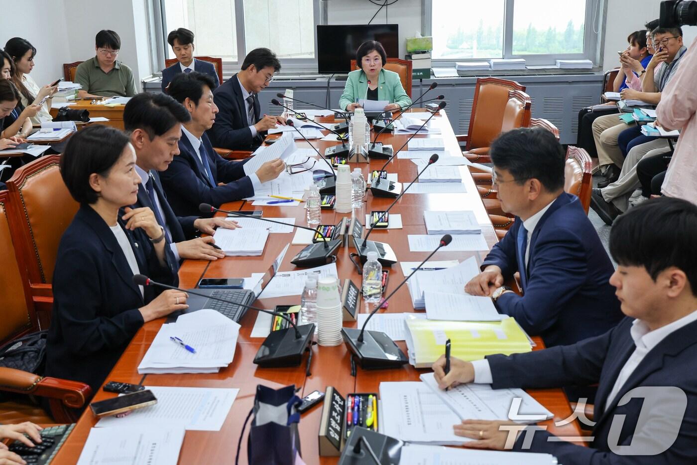 국회 과학기술정보방송통신위원회 정보통신방송법안심사소위원장인 김현 더불어민주당 간사가 2일 오후 서울 여의도 국회에서 국민의힘 불참 속 방송 3법 심사를 위해 제426회국회(임시회) 제2차 법안심사소위 회의를 주재하고 있다. 2025.7.2/뉴스1 ⓒ News1 안은나 기자