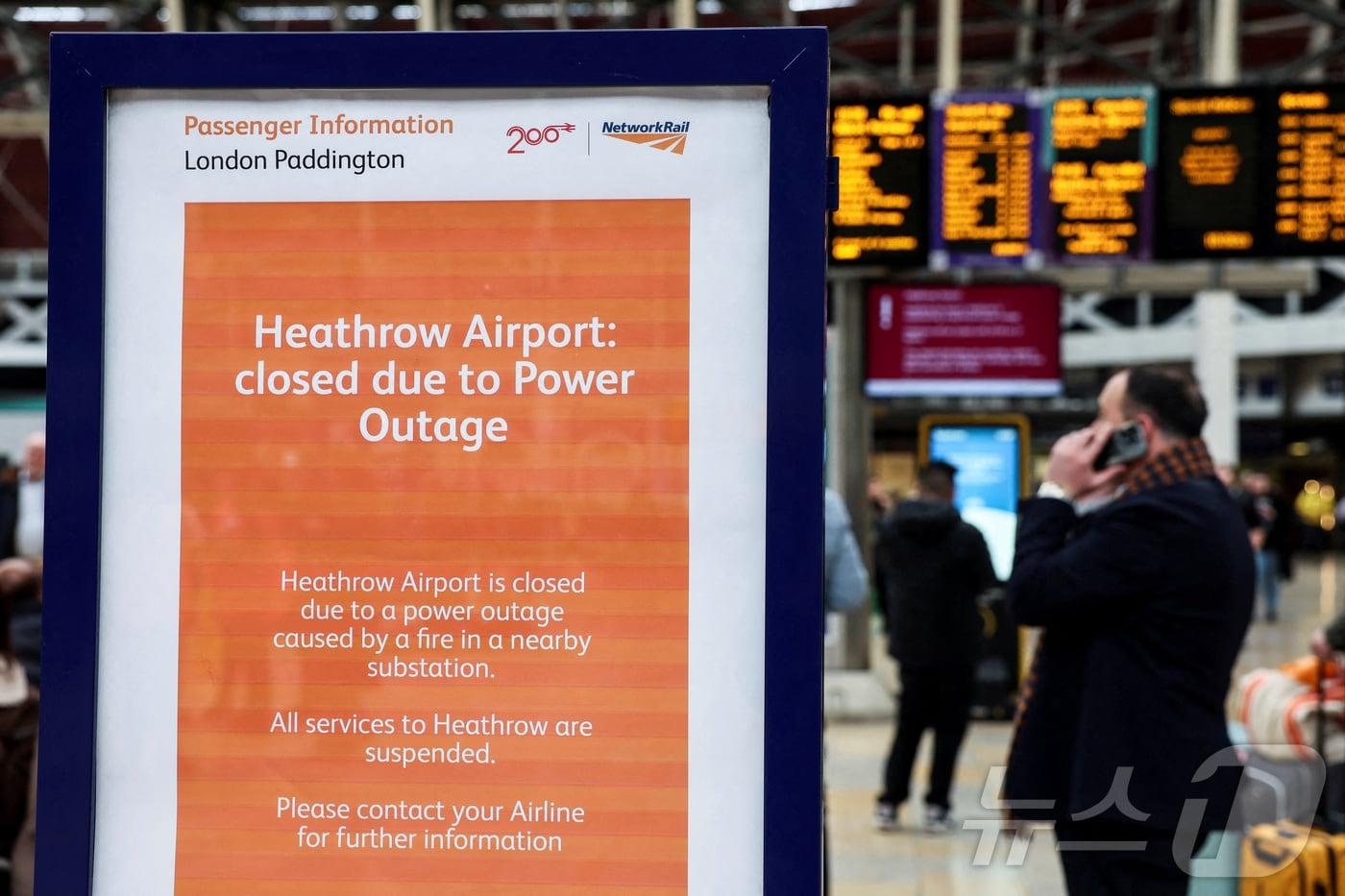 영국 런던 패딩턴역에 설치된 히스로공항 정전 폐쇄 공지문 2025.03.21 ⓒ 로이터=뉴스1 ⓒ News1 이지예 객원기자