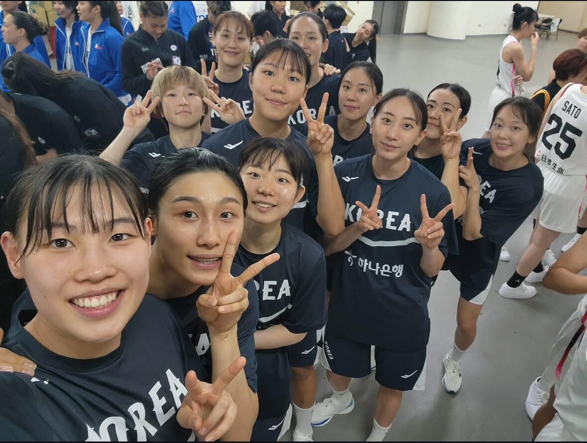 본문 이미지 - 한국 여자농구대표팀이 국가대항전 윌리엄 존스컵 첫 경기에서 대만 대표팀에 대승을 거뒀다.&#40;농구 국가대표팀 SNS 캡처&#41;