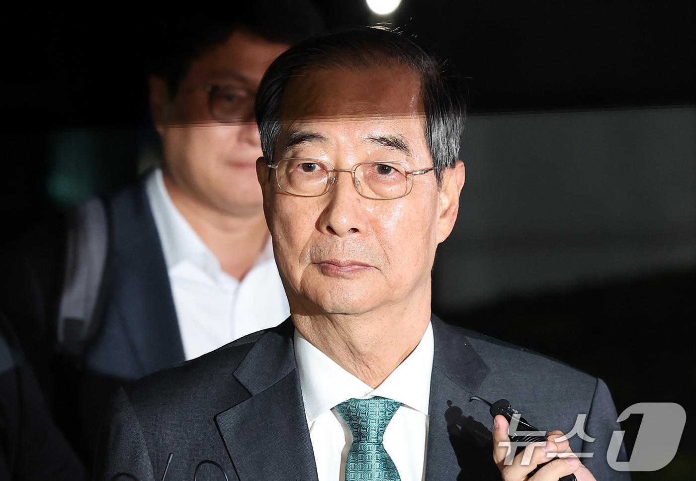 한덕수 전 국무총리가 2일 서울 서초구 서울고등검찰청에 마련된 내란특검 사무실에서 조사를 받은 후 귀가하고 있다. 2025.7.2/뉴스1 ⓒ News1 김성진 기자