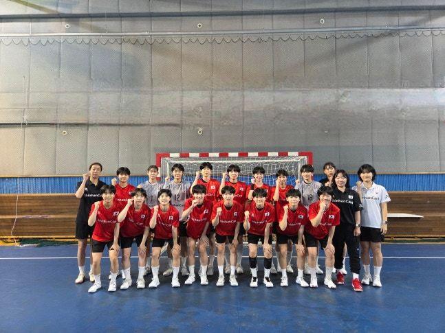본문 이미지 - 17세 이하 여자 핸드볼대표팀. (대한핸드볼협회 제공)