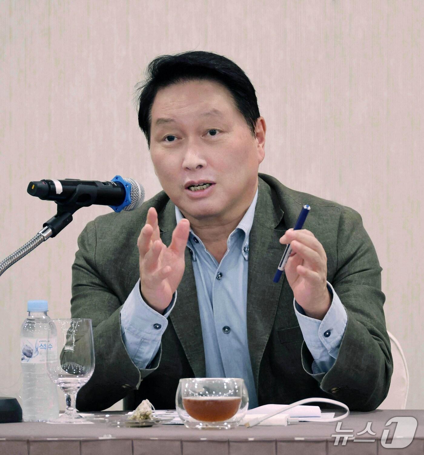 본문 이미지 - 최태원 대한상공회의소 회장이 17일 대한상의 하계포럼 기자간담회에서 발언하고 있다. &#40;사진제공 = 대한상의&#41; ⓒ News1 박기호 기자 