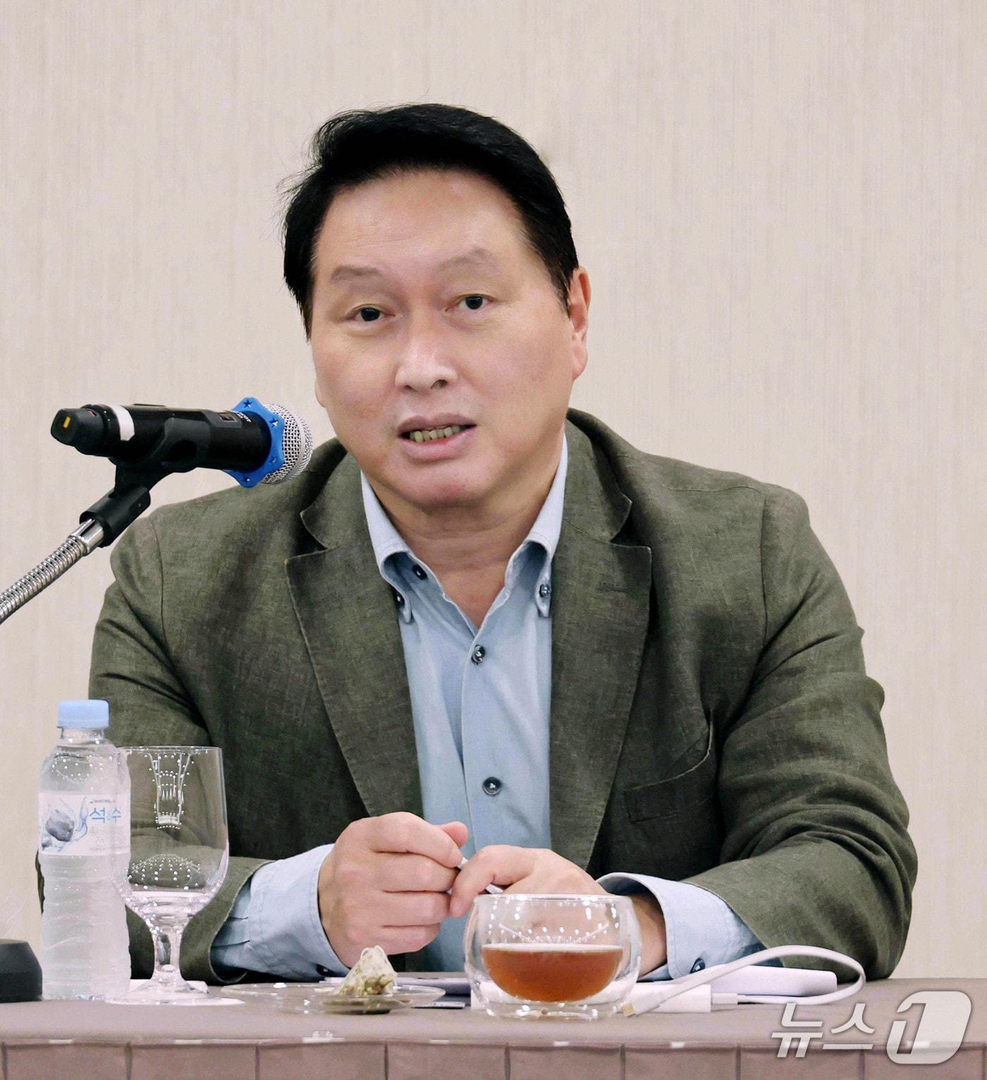 본문 이미지 - 최태원 대한상공회의소 회장이 17일 대한상의 하계포럼 기자간담회에서 발언하고 있다. &#40;사진제공 = 대한상의&#41; ⓒ News1 박기호 기자 