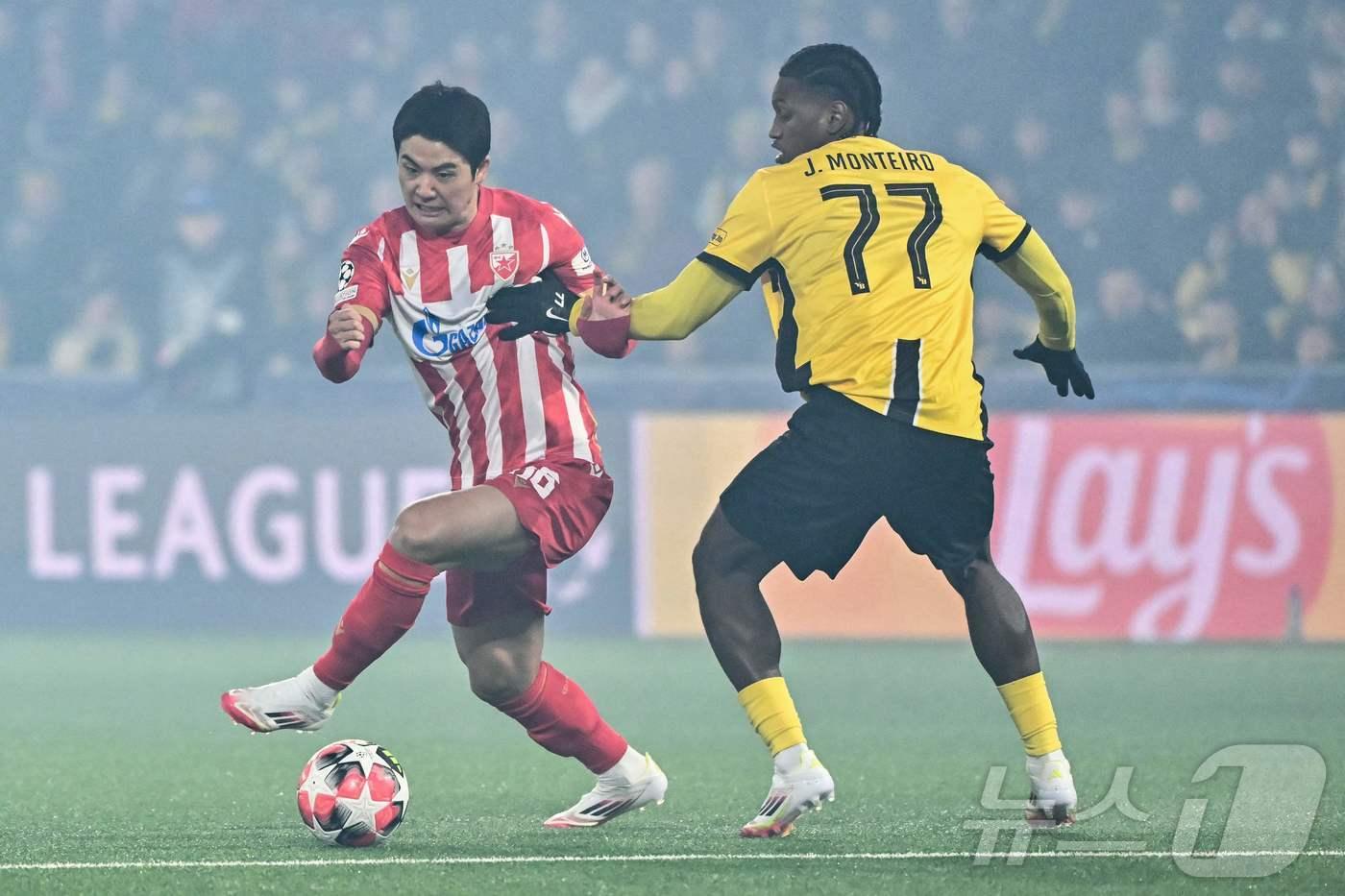 츠르베나 즈베즈다에서 활약하는 설영우(왼쪽). ⓒ AFP=뉴스1