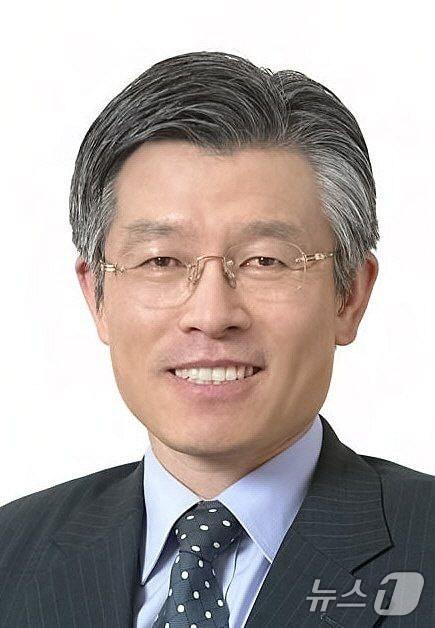 본문 이미지 - 이재명 대통령이 20일 인사혁신처 처장에 최동석 최동석인사조직연구소 소장을 임명했다. (대통령실 제공. 재판매 및 DB 금지) 2025.7.20/뉴스1 ⓒ News1 허경 기자