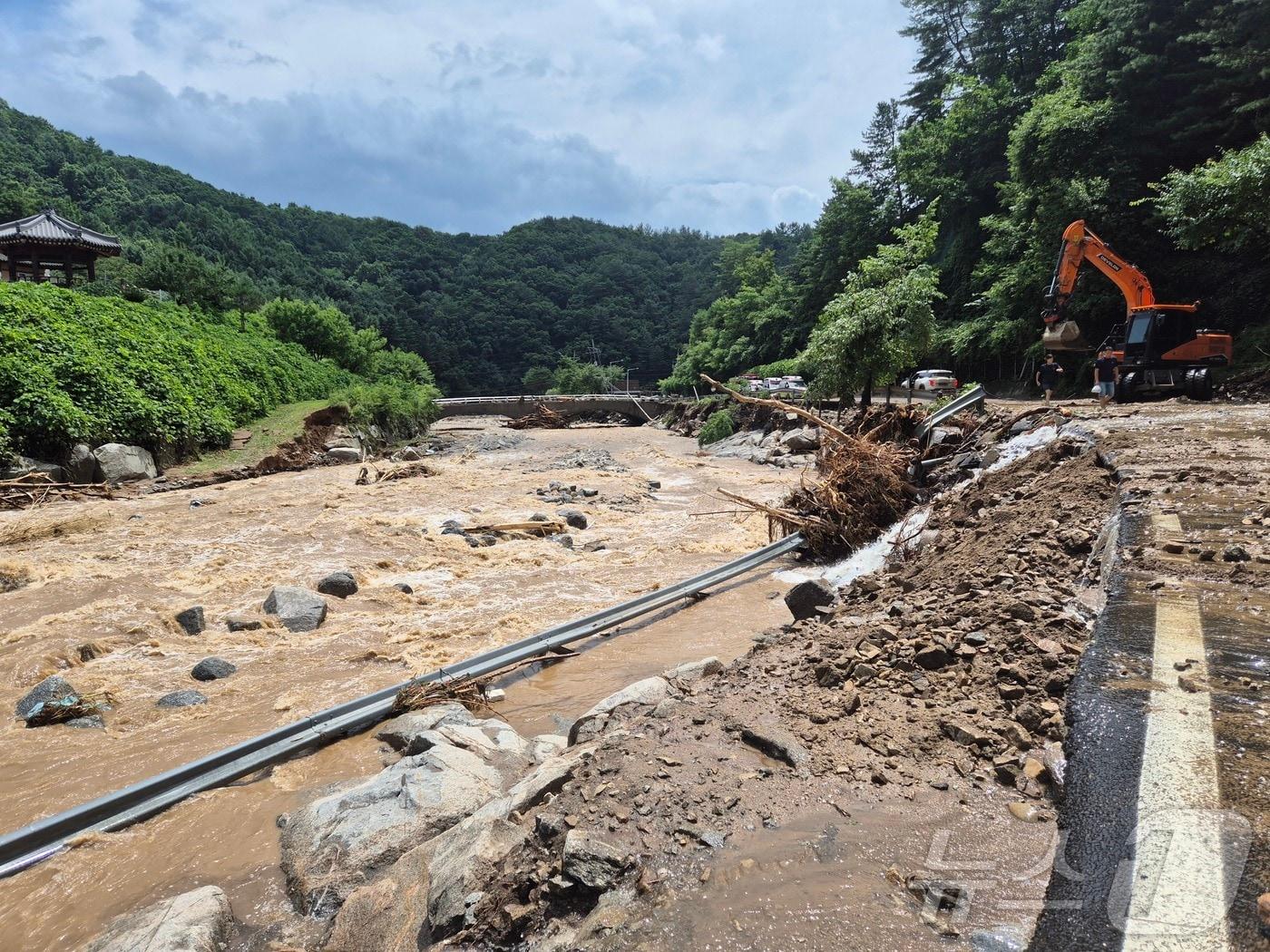 본문 이미지 - 20일 경기 가평군 조종면 마일1리 마을이 전날 밤부터 내린 집중호우로 쑥대밭이 됐다.2025.7.20/뉴스1 ⓒ News1 양희문 기자