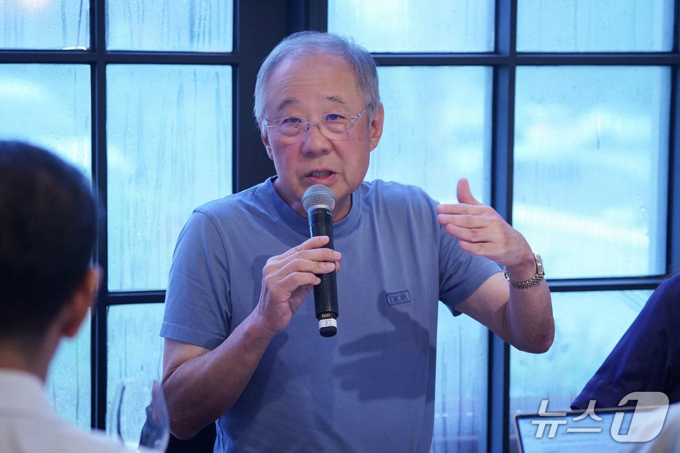 류진 한국경제인협회 회장이 지난 18일 제주 서귀포시 인근식당에서 열린 ‘2025 한경협 CEO 제주하계포럼&#39; 기자간담회에서 발언하고 있다.&#40;한경협 제공. 재판매 및 DB금지&#41; 2025.7.21/뉴스1 최동현 기자