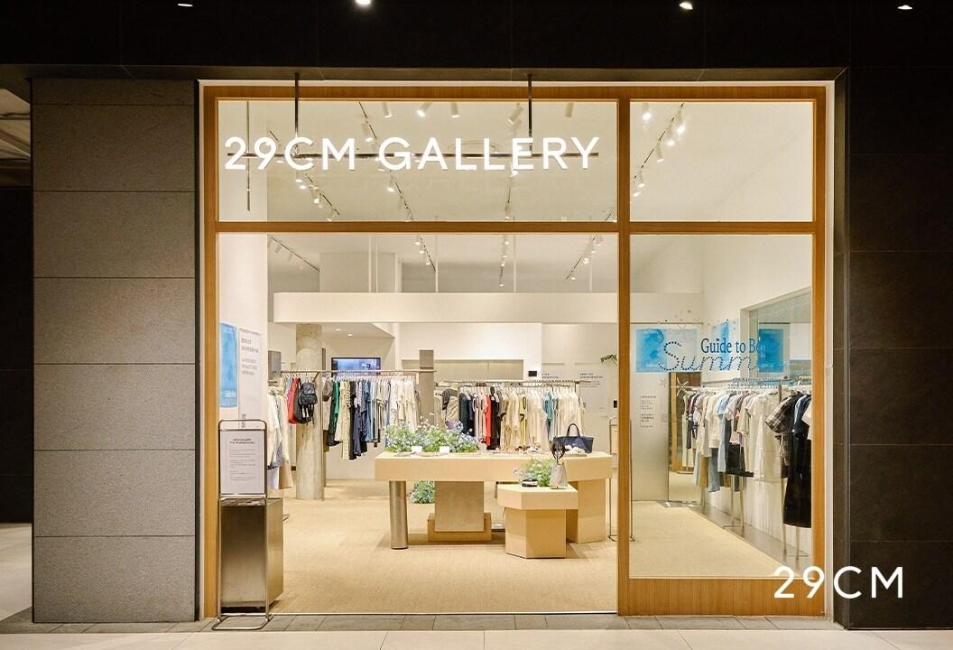 본문 이미지 - 29CM(이십구센티미터)는 8월 21일까지 여성 디자이너 브랜드와 함께하는 여름 팝업 전시 '가이드 투 베러 썸머'(Guide To Better Summer)를 진행한다.(29CM제공)