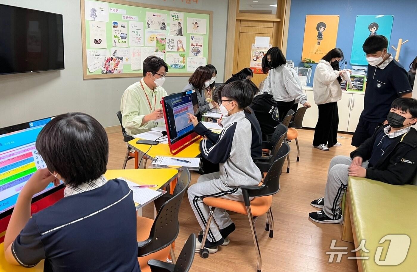 진천군 아동 청소년 정서 안정 프로그램 운영 모습.(진천군 제공)/뉴스1