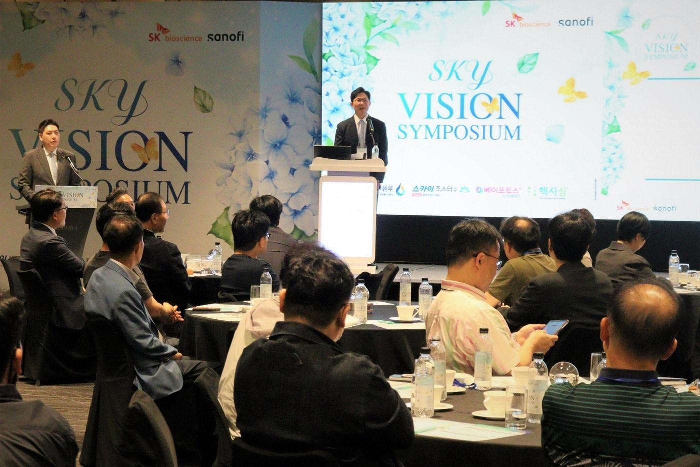 SK바이오사이언스 안재용 사장이 '스카이 비전 심포지엄 2025'를 개최하며 참가자들에게 인사말을 전하고 있다.(SK바이오사이언스 제공)