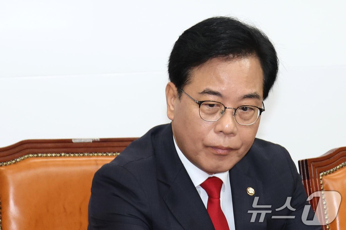 송언석 국민의힘 비상대책위원장 겸 원내대표가 21일 오전 서울 여의도 국회에서 열린 비상대책위원회의에 참석하고 있다. 2025.7.21/뉴스1 ⓒ News1 이광호 기자