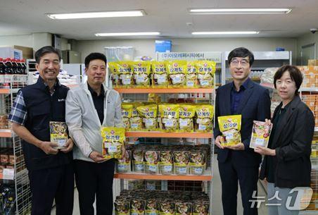 본문 이미지 -  용산 푸드뱅크마켓센터 식료품 전달식 (HDC현대산업개발 제공)