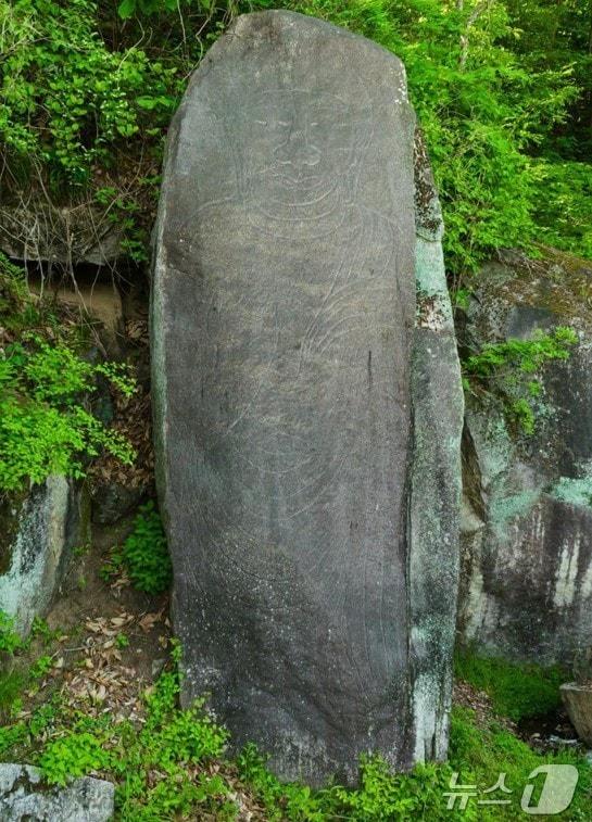 본문 이미지 - 경북도 유형문화유산으로 지정된 상주시 도곡리 마애여래입상.(상주시 제공, 재판매 및 DB 금지)ⓒ News1 김대벽기자