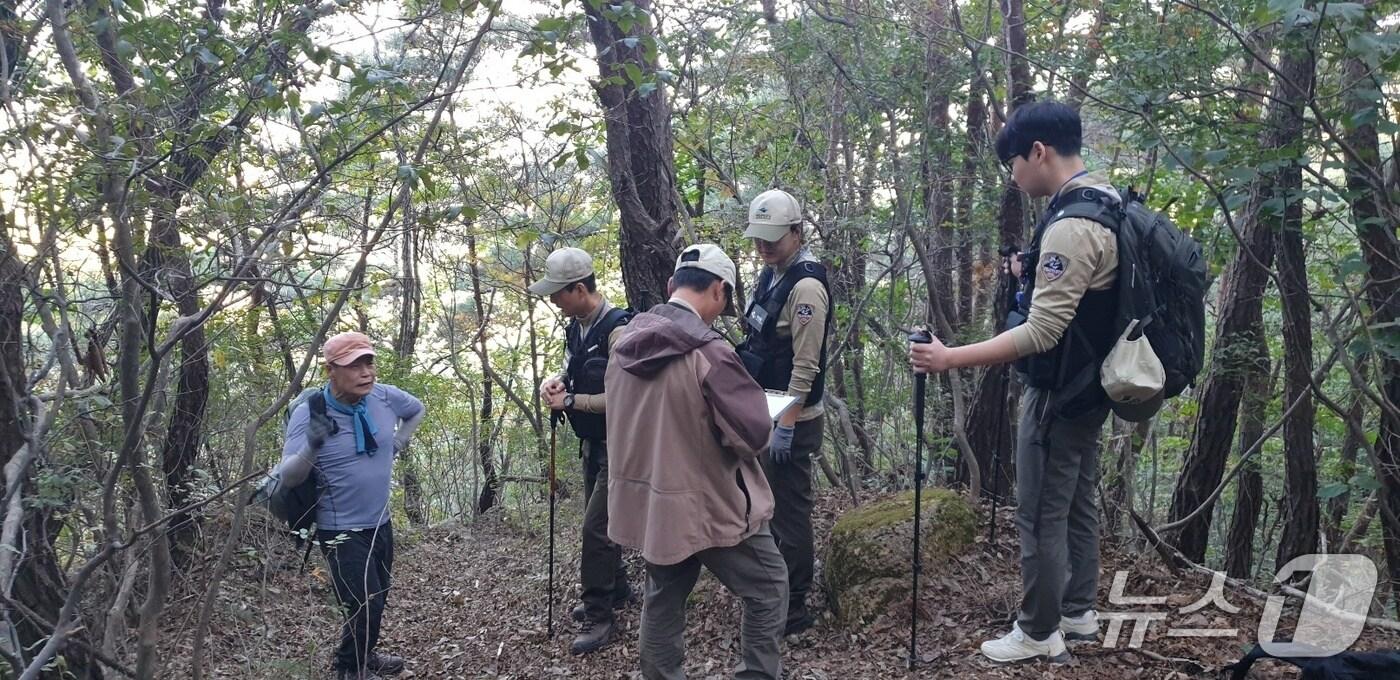  국립공원공단 속리산사무소 샛길출입 단속 장면&#40;속리산사무소 제공, 재판매 및 DB금지&#41; /뉴스1