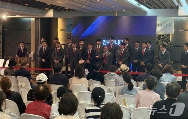 본문 이미지 -  방배신삼호 재건축 사업 홍보 설명회에 참석한 정경구 HDC현대산업개발 대표 &#40;HDC현대산업개발 제공&#41;