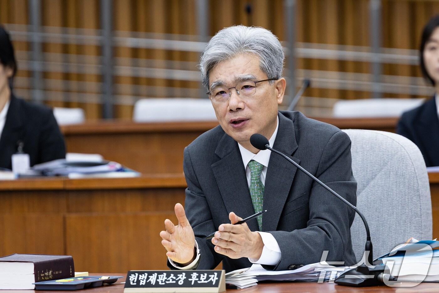 김상환 헌법재판소장 후보자가 21일 서울 여의도 국회 헌법재판소 재판관후보자를 겸하는 헌재소장 임명동의에 관한 인사청문특별위원회에서 열린 인사청문회에서 의원 질의에 답하고 있다. 2025.7.21/뉴스1 ⓒ News1 유승관 기자