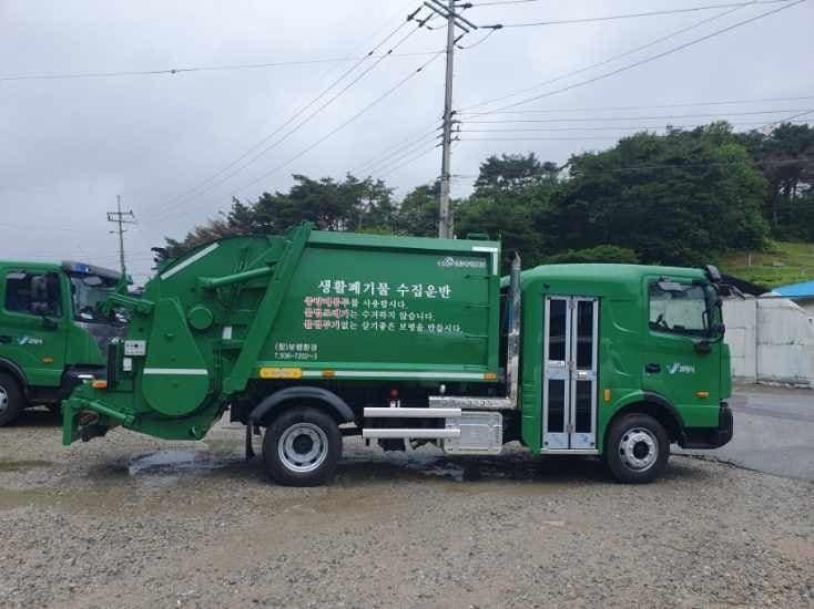 본문 이미지 - 저상형 일반생활쓰레기 수거 차량.(보령시 제공. 재판매 및 DB금지)/뉴스1 