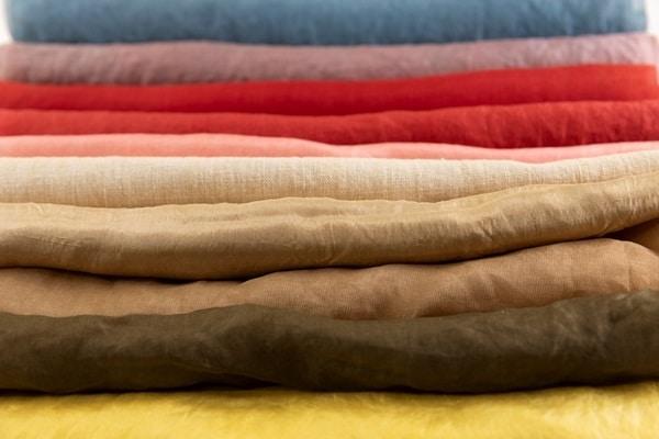 본문 이미지 - 이승철 동덕여대 교수가 주이탈리아 대한민국 대사관(문화원)이 7월 21일부터 개최하는 '한지 자연염색 워크샵'에 기술 전승자로 참여해 현지 복원전문가와 대학원생들에게 한지 활용 확산에 나선다. / 이승철 동덕여대 교수 제공