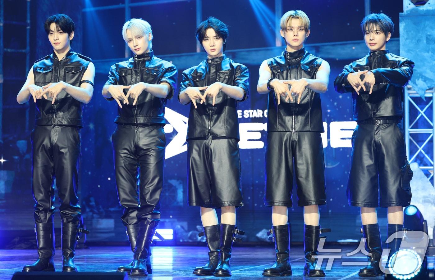 그룹 투모로우바이투게더(TXT,TOMORROW X TOGETHER) 수빈(왼쪽부터)과 휴닝카이, 범규, 연준, 태현 ⓒ News1