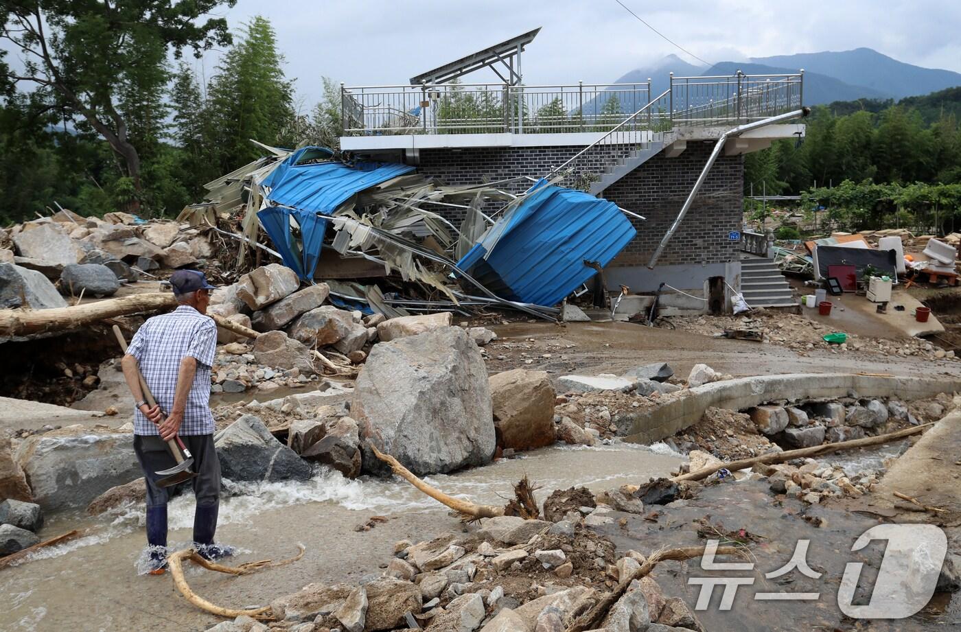 21일 경남 산청군 산청읍 모고마을이 폭우와 산사태로 인해 주택이 파손되는 등 돌밭으로 변해 있다. 2025.7.21/뉴스1 ⓒ News1 윤일지 기자