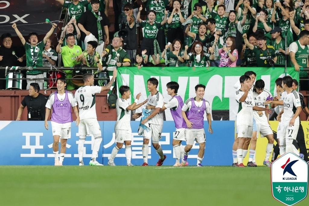 본문 이미지 - K리그1 선두 중인 전북 현대. &#40;한국프로축구연맹 제공&#41;