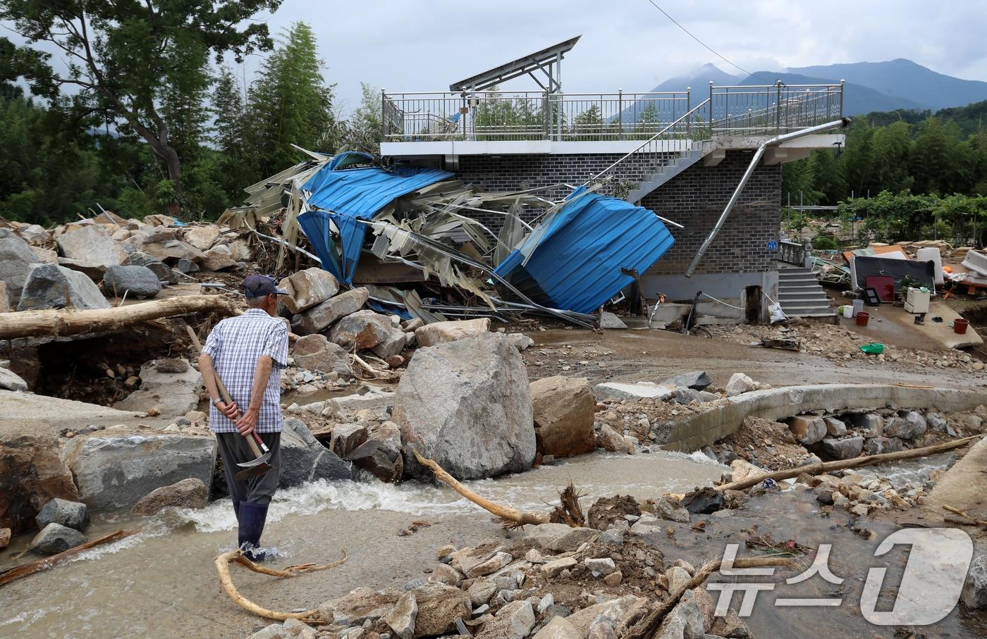 21일 경남 산청군 산청읍 모고마을이 폭우와 산사태로 인해 주택이 파손되는 등 돌밭으로 변해 있다. 2025.7.21/뉴스1 ⓒ News1 윤일지 기자