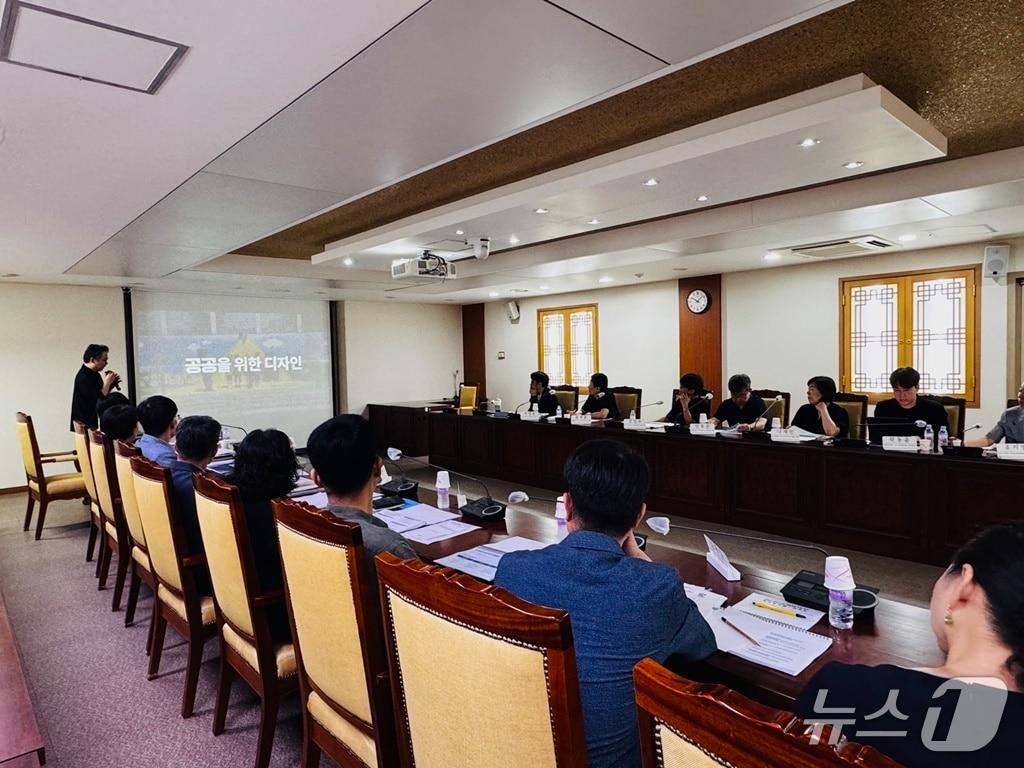 본문 이미지 - 21일 경기 안양시가 사회적 가치와 지역 경쟁력 강화를 위한 '안양시 공공디자인 진흥계획 수립 용역' 착수보고회를 가졌다.(안양시 제공. 재판매 및 DB금지)/뉴스1