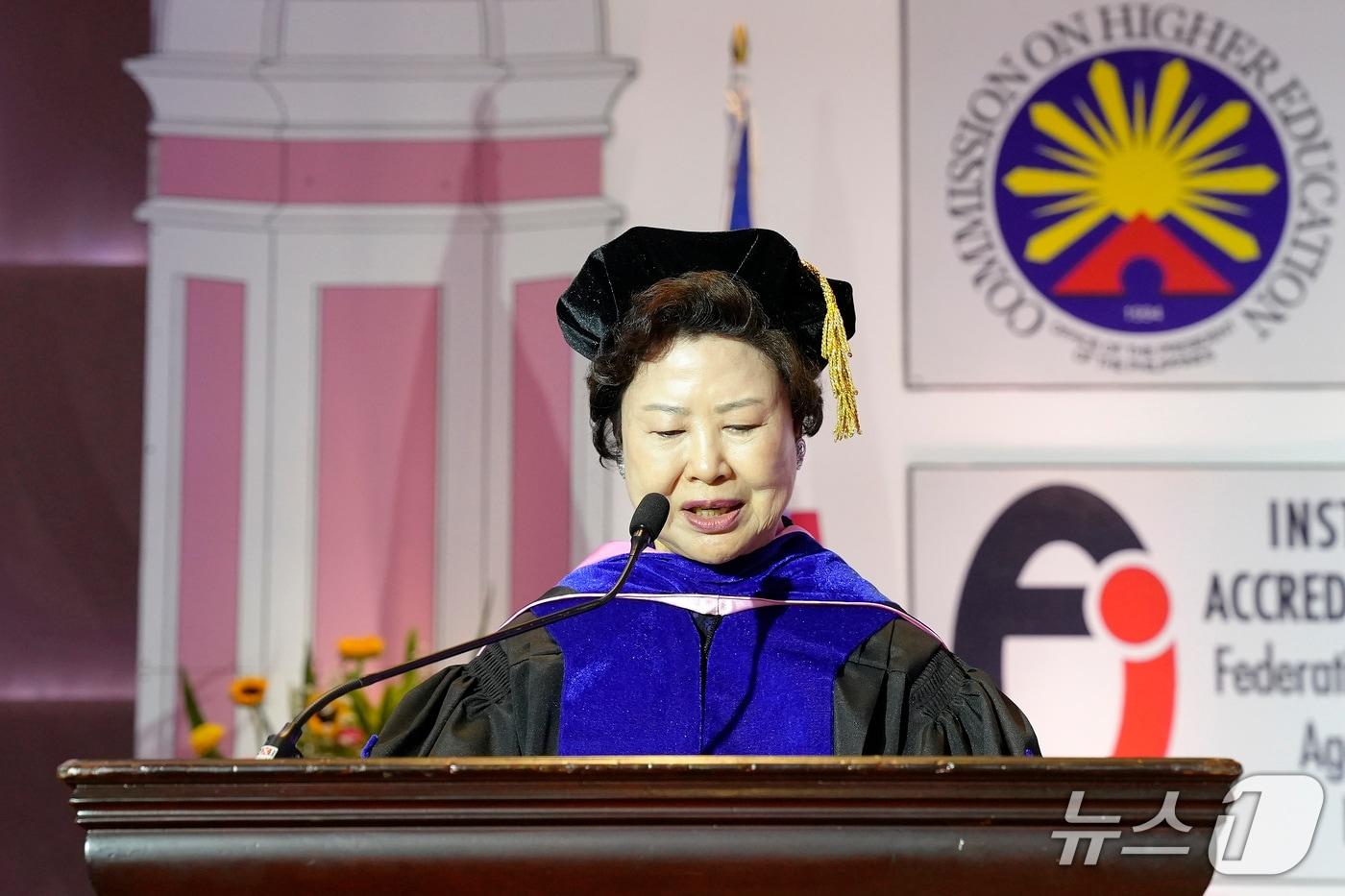 남성희 대구보건대 총장이 필리핀 센트로 에스콜라대학(CEU)에서 명예박사 학위를 받은 뒤 인사말을 하고 있다. (대구보건대 제공. 재판매 및 DB금지)