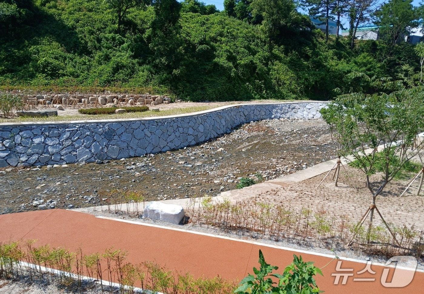 양산시가 소주동 혈수천 생태하천 복원 사업을 완료했다고 21일 밝혔다. 사진은 복원사업을 마친 혈수천 모습.(양산시 제공. 재판매 및 DB금지)