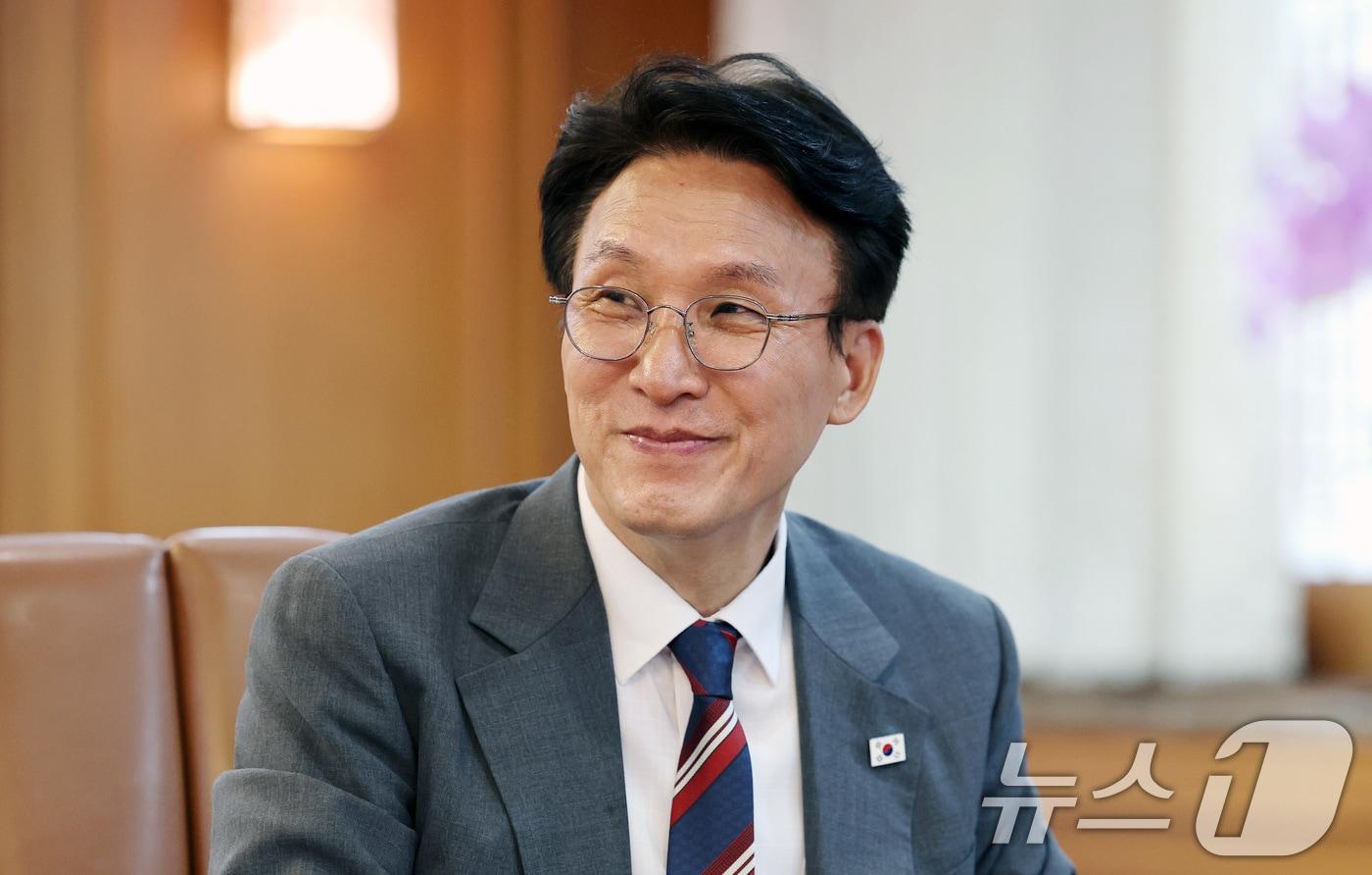 김민석 국무총리가 21일 서울 종로구 정부서울청사 집무실에서 뉴스1과 인터뷰를 갖고 있다. 2025.7.21/뉴스1 ⓒ News1 임세영 기자