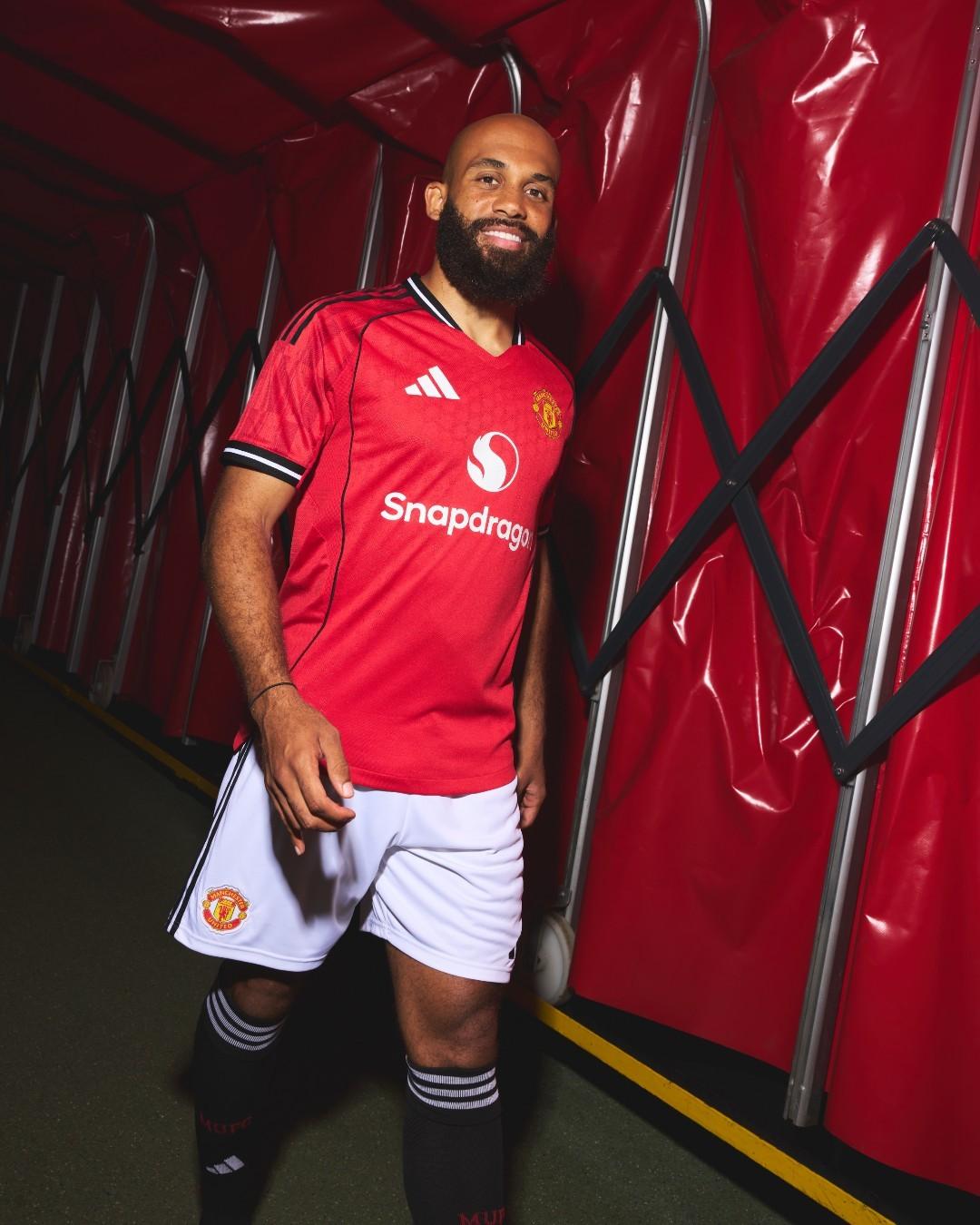 본문 이미지 - 맨체스터 유나이티드에 입단한 브라이언 음뵈모. (맨체스터 유나이티드 홈페이지 캡처)