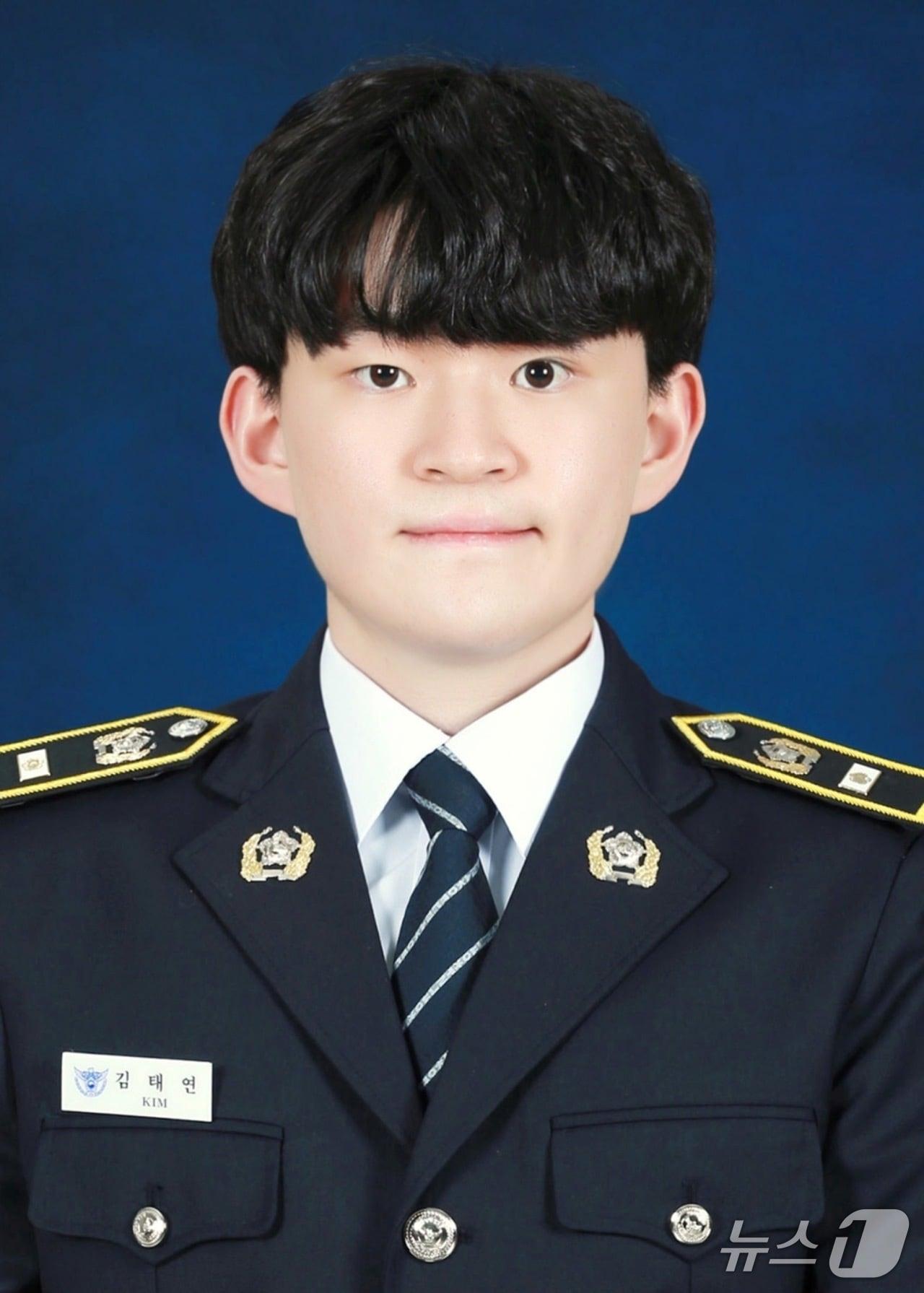 본문 이미지 - 한국정보기술학회 하계 대학생 논문경진대회에서 금삭을 수상한 경찰대학생 김태연 씨(경찰대학 제공)