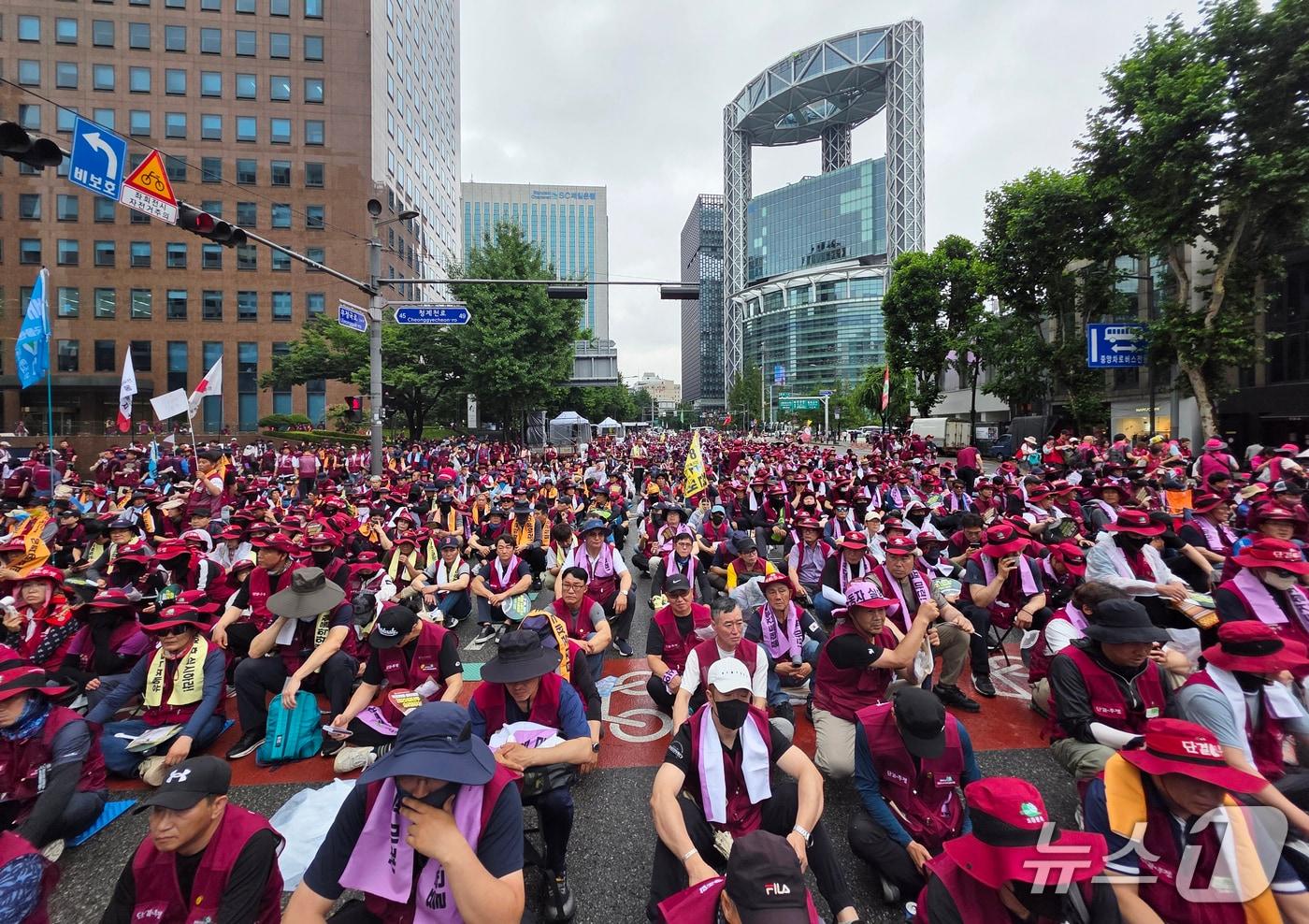 전국플랜트건설노조 울산지부 조합원들이 지난 19일 서울 상경투쟁을 하고 있다. &#40;울산플랜트건설노조 제공. 재판매 및 DB 금지&#41; /뉴스1