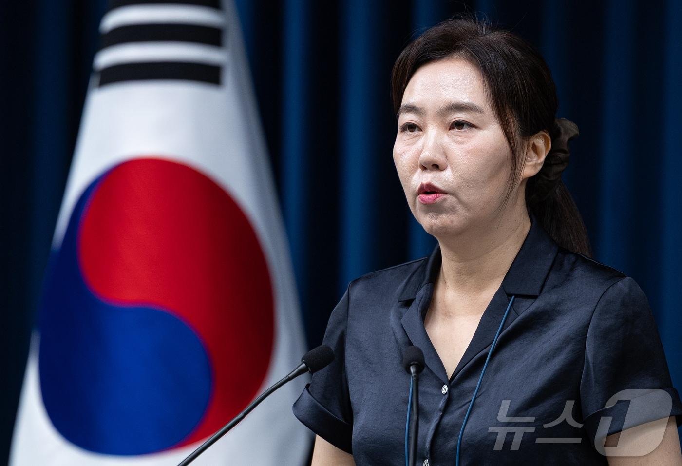 강유정 대통령실 대변인이 22일 서울 용산 대통령실 청사에서 강준욱 국민통합비서관 자진사퇴 관련 브리핑을 하고 있다. 2025.7.22/뉴스1 ⓒ News1 이재명 기자