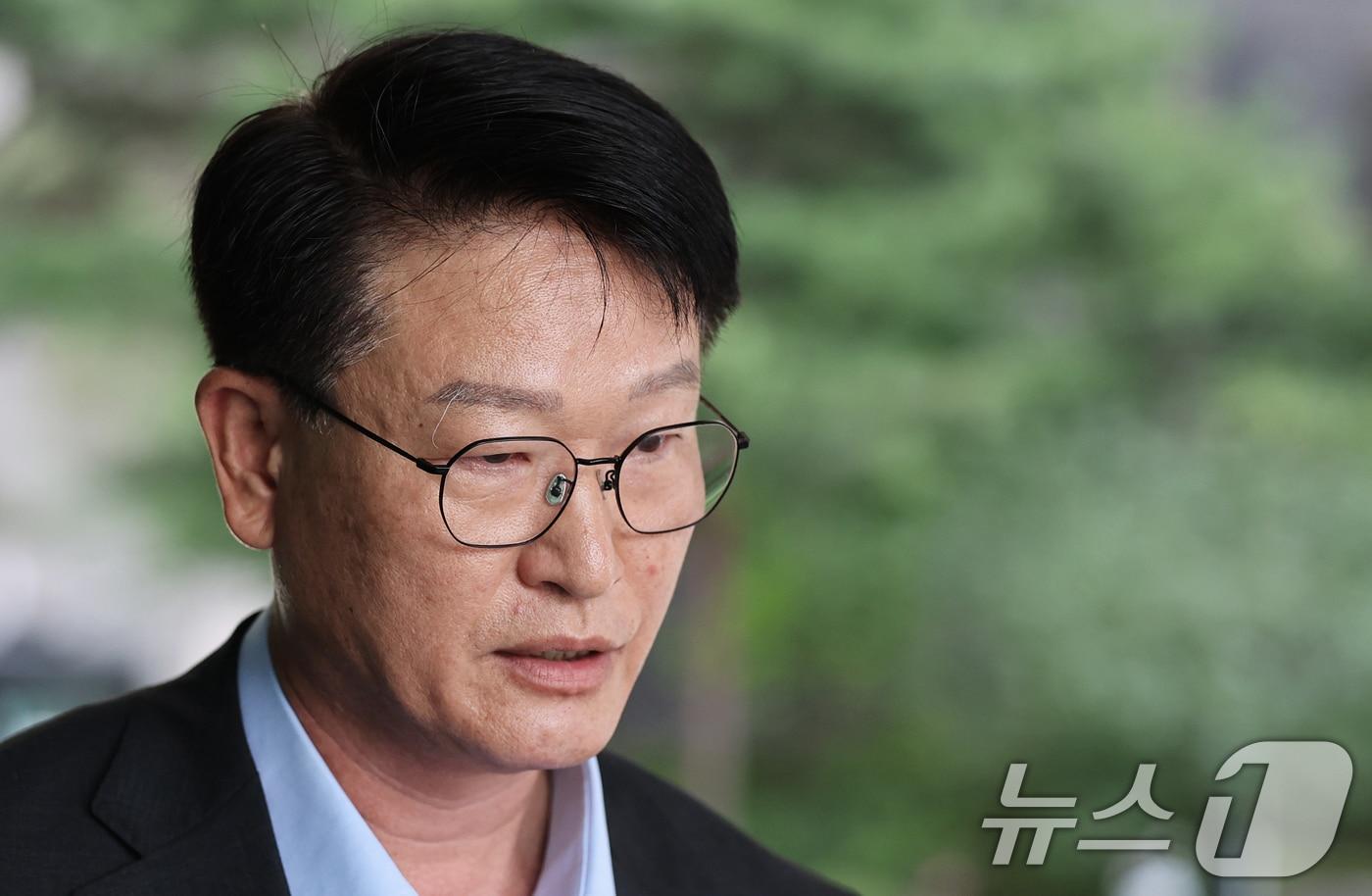 이영팔 소방청 차장이 22일 오전 서울 서초구 서울고검에 마련된 내란특검 사무실에서 '언론사 단전·단수 의혹' 관련 참고인 조사를 받기 위해 출석하고 있다. 2025.7.22/뉴스1 ⓒ News1 오대일 기자