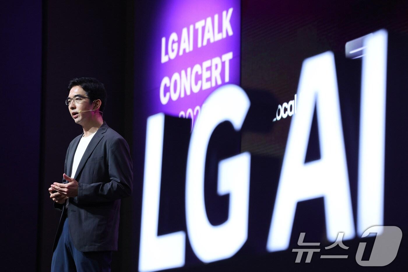 국내 첫 사내대학원인 LG AI대학원장을 맡은 이홍락 LG AI연구원 공동연구원장 겸 최고AI과학자. 2025.7.22/뉴스1 ⓒ News1 신웅수 기자