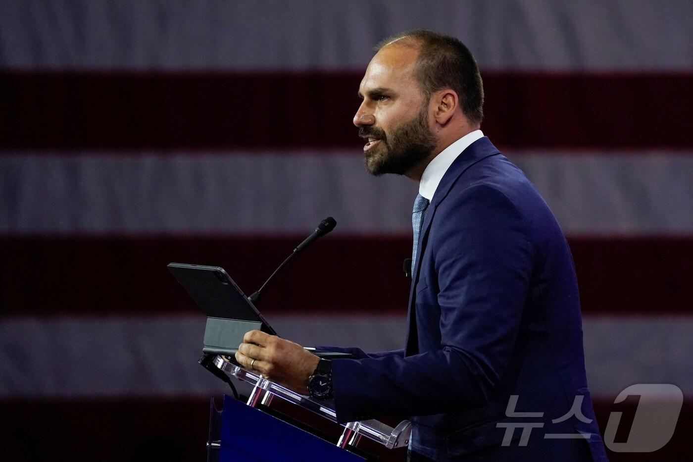 2024년 2월 24일&#40;현지시간&#41; 미국 메릴랜드주 내셔널 하버에서 열린 보수 정치 행동 회의&#40;CPAC&#41; 연례 회의에서 자이르 보우소나루 전 브라질 대통령 아들 에두아르두 보우소나루가 연설하고 있다. 2024.02.24. ⓒ 로이터=뉴스1 ⓒ News1 윤다정 기자