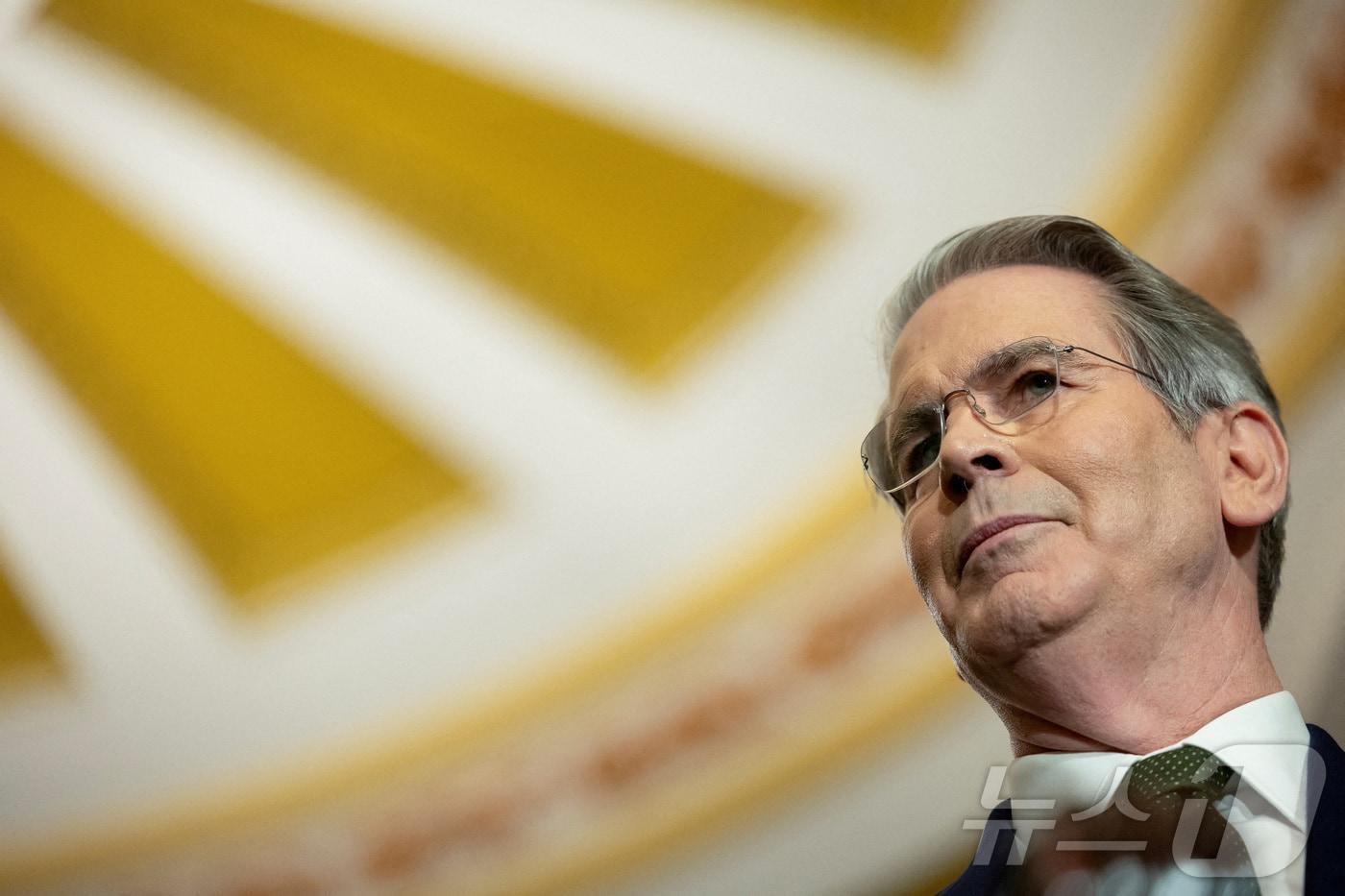 6월 24일&#40;현지시간&#41; 스콧 베선트 미국 재무장관이 워싱턴DC 연방 의사당에서 열린 주간 정책 오찬 이후 열린 기자회견에 참석하고 있다. 2025.06.24. ⓒ 로이터=뉴스1 ⓒ News1 윤다정 기자