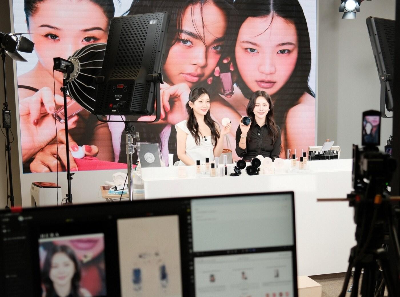 본문 이미지 - 아모레퍼시픽은 뷰티 브랜드사 최초로 라이브커머스 누적 방송 5000회를 기록하고 판매 1000억 원을 돌파했다.(아모레퍼시픽제공)