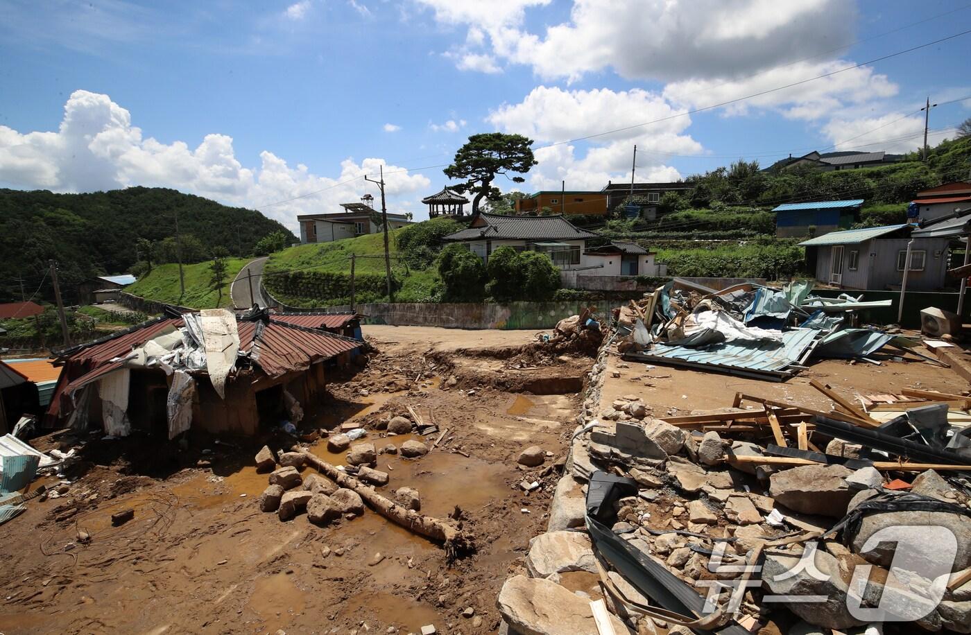 폭우와 산사태 피해를 입은 경남 산청군 신등면 율현마을이 쑥대밭이 돼있다. 2025.7.22/뉴스1 ⓒ News1 윤일지 기자