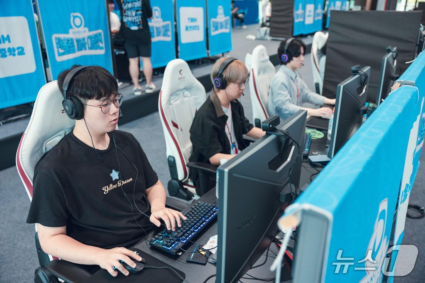 우송정보대학 e스포츠과 신입생들이 인기 생존 전략 게임 ‘이터널 리턴’의 전국 학교 대항전 ‘반올림 피자 대항전’에서 전국 2위(준우승) 성적을 냈다. (우송정보대 제공.재판매 및 DB금지)/뉴스1 