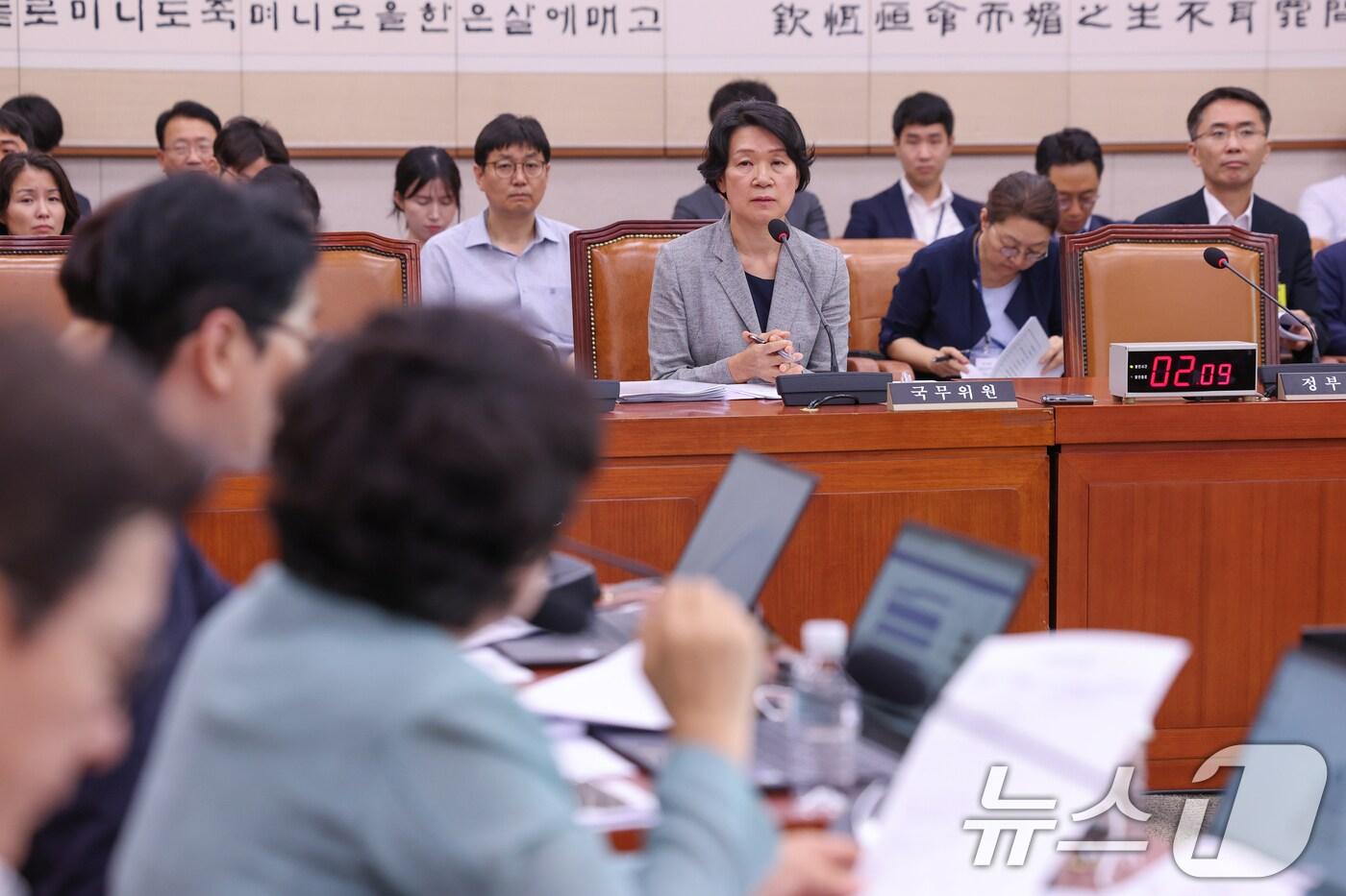 최은옥 교육부 차관이 22일 오후 서울 여의도 국회에서 열린 법제사법위원회 제427회국회&#40;임시회&#41; 제4차 전체회의에서 의원 질의에 답하고 있다. 2025.7.22/뉴스1 ⓒ News1 안은나 기자