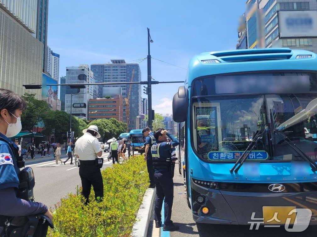 본문 이미지 - 22일 오후 부산 부산진구 부전동 교통사고 현장.(부산진경찰서 제공. 재판매 및 DB 금지)